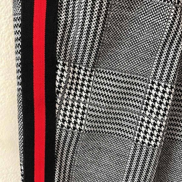 Express checkered pants with red stripe - Picture 2 of 5